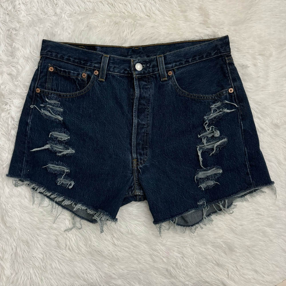 VTG 90’s EUC Levi’s 501 Distressed High Waisted Cut Off Denim Shorts!